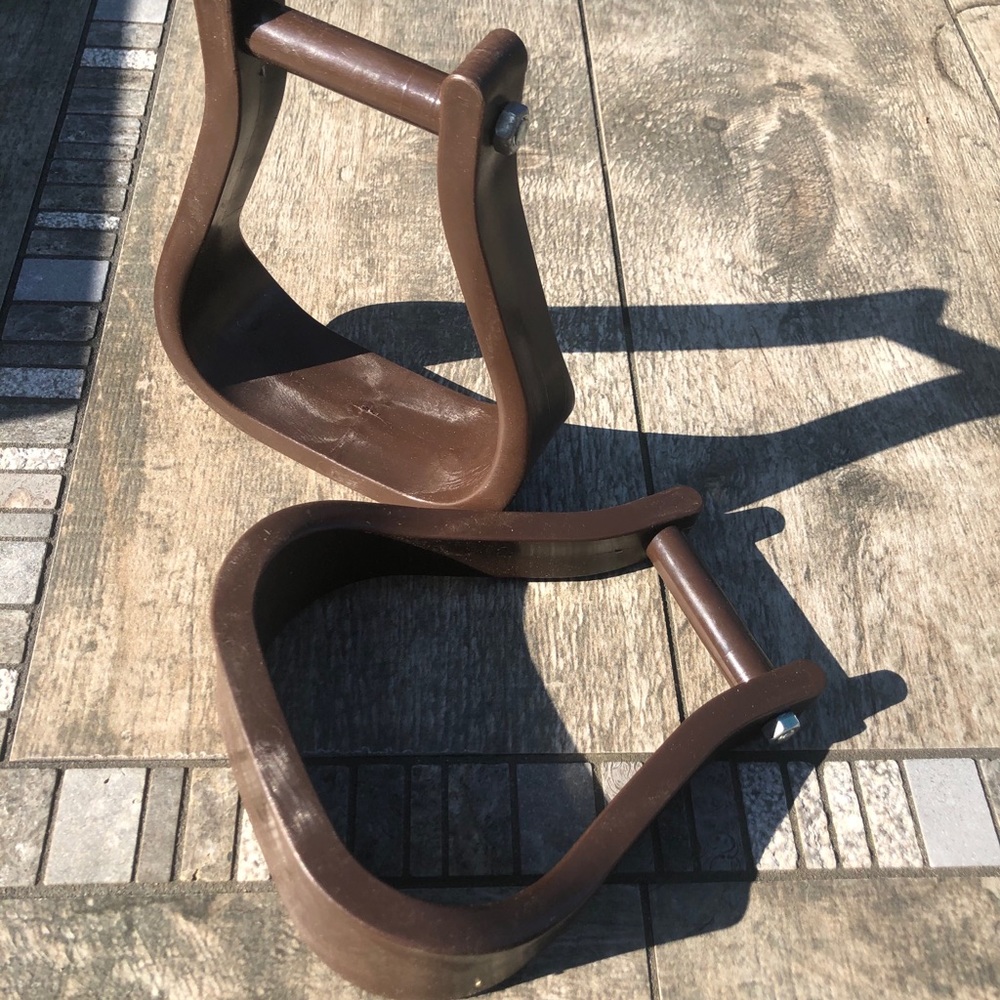 Western stirrups